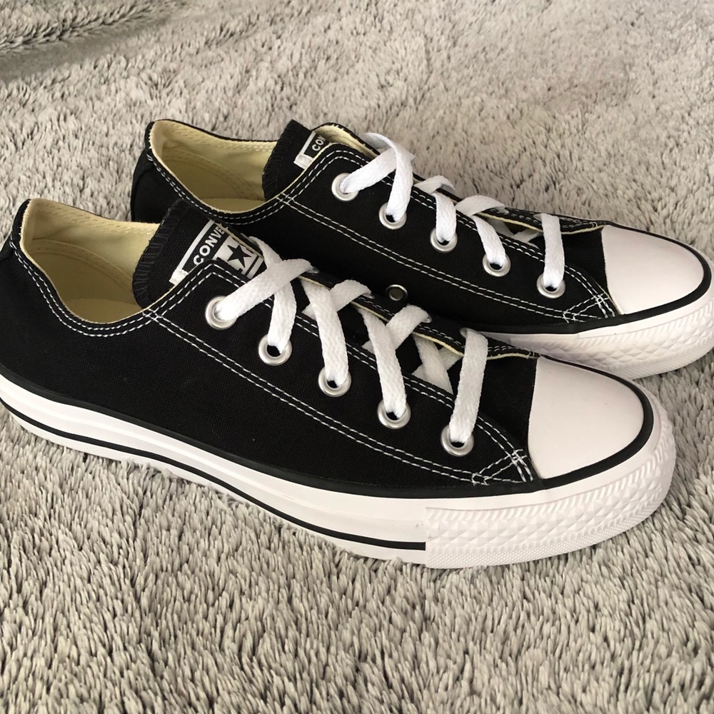 NWOT Black Converse